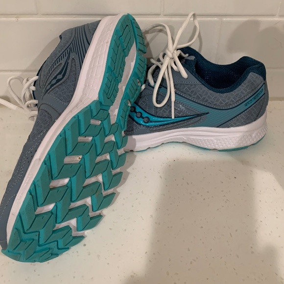 Saucony running shoes..like new. sz 9 - Picture 2 of 2